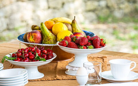 Borgo San Polino: Obst, Geschirr, Servierware, Essen, Produzieren, Dishware, Porzellan, Teller