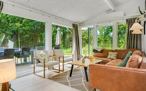Anemette - 900M from the Sea: Möbel, Interior Design, Flooring, Couch, Holz, Fussboden, Decke, Wohnzimmer, Holzboden, Zuhause