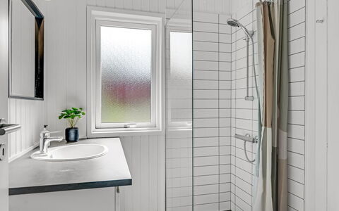 Anemette - 900M from the Sea: Armatur, Flooring, Interior Design, Badezimmer, Fussboden, Installation, Zimmer, Fliese, Dusche, Sinken