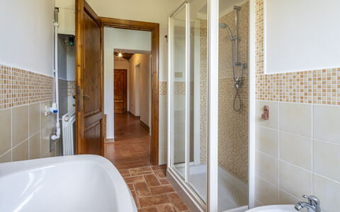 Casale delle Lupe, Campiglia Marittima: Flooring, Armatur, Fussboden, Interior Design, Decke, Badezimmer, Installation, Zapfhahn, Zimmer, Tür