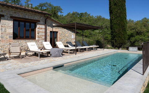Casa Faraona: Verbundwerkstoff, Schwimmbad, Gartenmöbel, Landscaping, Flagstone, Hinterhof, Bauernhaus, Water Feature, Villa