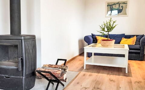 Horní Líšnice: Möbel, Flooring, Fussboden, Holz, Interior Design, Holzboden, Wohnzimmer, Zimmer, Zuhause, Laminatboden