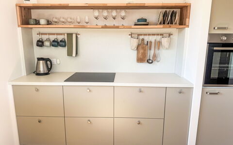 Horní Líšnice: Flooring, Holz, Küche, Interior Design, Cabinetry, Möbel, Fussboden, Countertop, Küchengerät, Beleuchtung