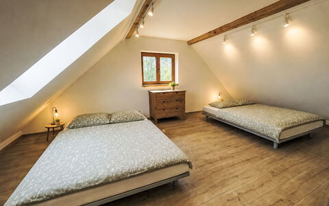 Horní Líšnice: Interior Design, Flooring, Bett, Fussboden, Schlafzimmer, Holz, Decke, Möbel, Holzboden, Zimmer