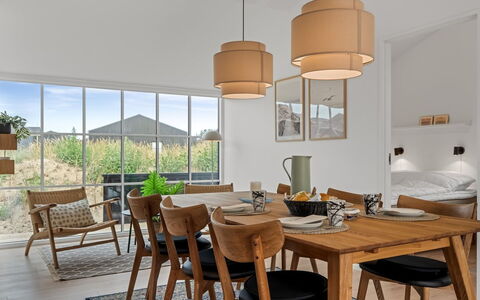 Karoliina - 500M from the Sea: Möbel, Esszimmer, Stuhl, Tabelle, Interior Design, Flooring, Küche & Esszimmer Tisch, Holz, Fussboden, Decke