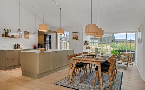 Karoliina - 500M from the Sea: Möbel, Küche, Flooring, Interior Design, Holz, Küche & Esszimmer Tisch, Decke, Countertop, Fussboden, Esszimmer