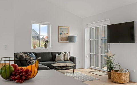 Karoliina - 500M from the Sea: Möbel, Interior Design, Flooring, Fussboden, Wand, Couch, Holz, Wohnzimmer, Decke, Tabelle