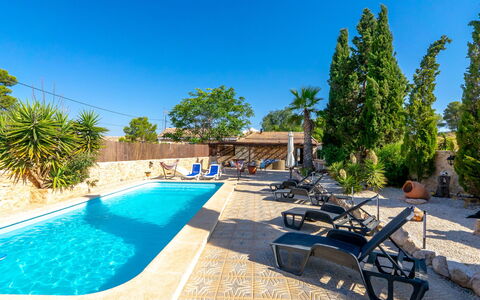 La Buena Vida: Schwimmbad, Resort, Gartenmöbel, Möbel, Regenschirm, Schatten, Eco Hotel, Stuhl, Freizeit
