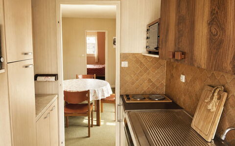Les Guillemots: Flooring, Holz, Küche, Interior Design, Möbel, Major Appliance, Countertop, Fussboden, Decke, Cabinetry