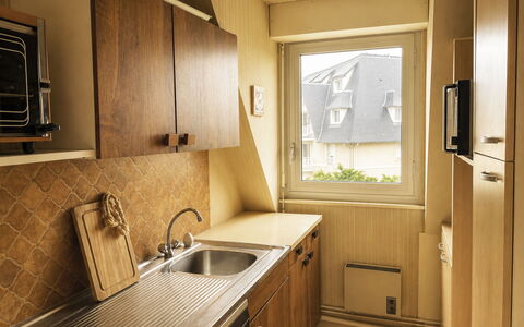 Les Guillemots: Holz, Küche, Spüle, Countertop, Sinken, Cabinetry, Braun, Armatur, Zapfhahn, Installation