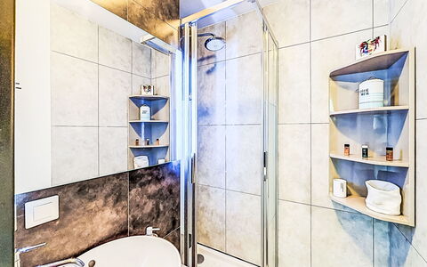 Résidence de la Mer: Interior Design, Armatur, Flooring, Badezimmer, Fussboden, Installation, Zimmer, Zapfhahn, Wohnung, Fliese