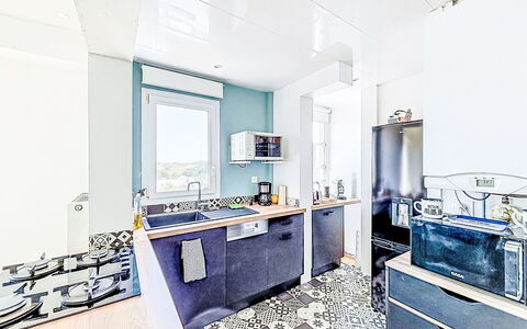 Résidence de la Mer: Major Appliance, Küche, Flooring, Küchengerät, Fussboden, Interior Design, Countertop, Wohnung, Herd, Zimmer