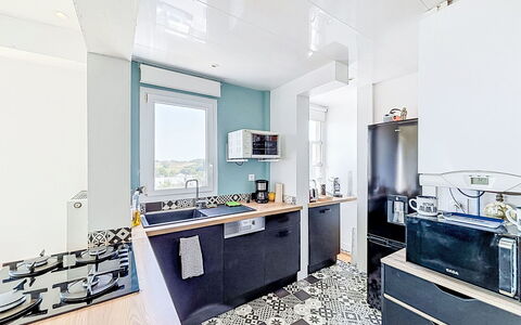 Résidence de la Mer: Küche, Major Appliance, Küchengerät, Countertop, Flooring, Interior Design, Fussboden, Herd, Möbel, Decke