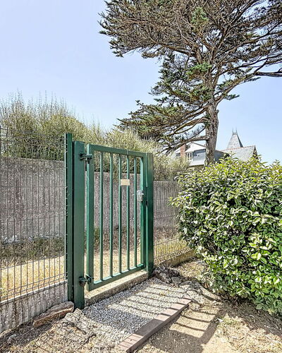 Résidence de la Mer: Tor, Strauch, Zaun, Home Fechten, Eisen, Garten, Landscaping, Wire Fechten, Hecke, Rasen