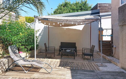 Le Moulin: Möbel, Interior Design, Wohnung, Fussboden, Flooring, Tabelle, Stuhl, Wohnzimmer, Zimmer, Zuhause