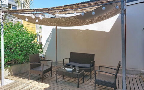 Le Moulin: Möbel, Interior Design, Wohnung, Fussboden, Flooring, Tabelle, Stuhl, Wohnzimmer, Zimmer, Zuhause
