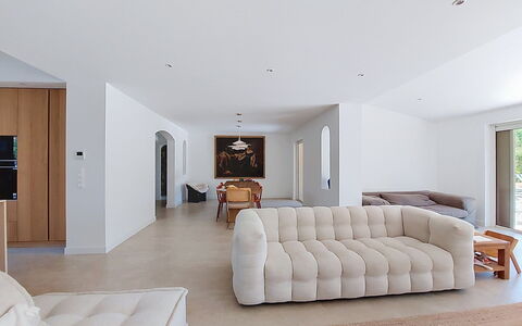 La Villa Nana: Möbel, Interior Design, Wohnung, Fussboden, Flooring, Tabelle, Stuhl, Wohnzimmer, Zimmer, Zuhause