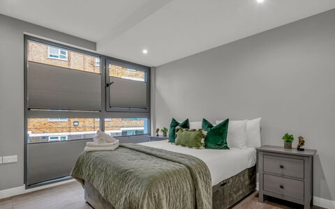 Hoxton 310: Interior Design, Flooring, Decke, Fussboden, Möbel, Bett, Zimmer, Bettdecke, Bedding, Schlafzimmer