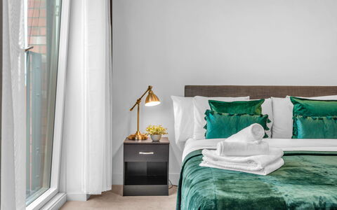 Wickside Apartment: Möbel, Interior Design, Wohnung, Fussboden, Flooring, Tabelle, Stuhl, Wohnzimmer, Zimmer, Zuhause