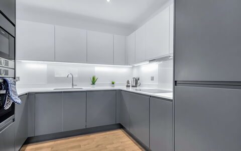 Wickside Apartment: Möbel, Interior Design, Wohnung, Fussboden, Flooring, Tabelle, Stuhl, Wohnzimmer, Zimmer, Zuhause