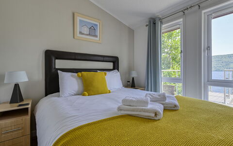 Cìela Lodge on Loch Ness: Schlafzimmer, Bett, Interior Design, Zuhause, Bettdecke, Bedding, Wohnung, Fussboden, Bettrahmen