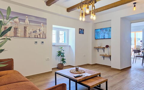 Blazov Dvor: Möbel, Interior Design, Wohnung, Fussboden, Flooring, Tabelle, Stuhl, Wohnzimmer, Zimmer, Zuhause