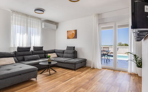 Vila Nik: Möbel, Interior Design, Wohnung, Fussboden, Flooring, Tabelle, Stuhl, Wohnzimmer, Zimmer, Zuhause