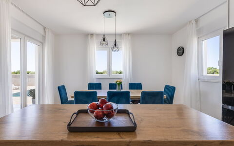 Vila Nik: Möbel, Interior Design, Wohnung, Fussboden, Flooring, Tabelle, Stuhl, Wohnzimmer, Zimmer, Zuhause