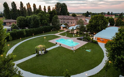 Relais Villa Mirandola: Rasen, Garten, Estate, Resort, Freizeit, Schwimmbad, Hazienda, Garten, Hof, Landscaping
