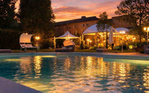 Relais Villa Mirandola: Nacht, Schwimmbad, Estate, Hazienda, Resort, Garten, Landschaft Beleuchtung, Dämmerung, Mitternacht, Landscaping