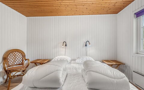 Aiske - 700M from the Sea: Schlafzimmer, Interior Design, Holz, Bett, Möbel, Fussboden, Flooring, Decke, Bettdecke, Bedding
