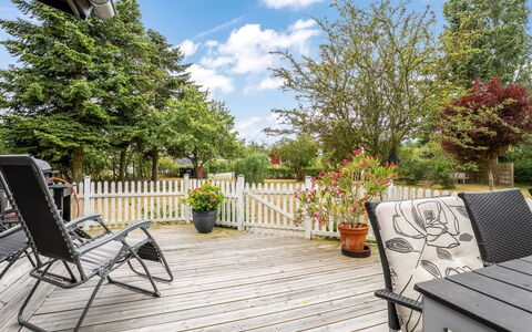 Aiske - 700M from the Sea: Möbel, Gartenmöbel, Strauch, Stuhl, Veranda, Garten, Deck, Tisch Im Freien, Schatten