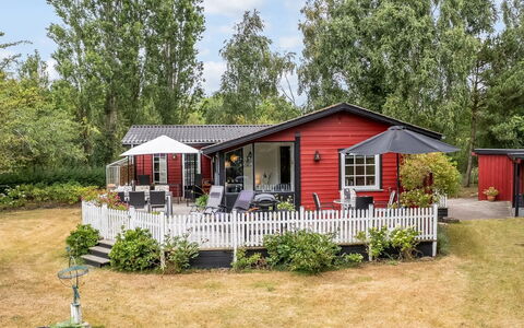 Aiske - 700M from the Sea: Haus, Hütte, Dach, Zuhause, Veranda, Garten, Garten, Rasen, Abstellgleis