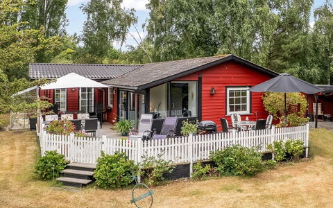 Aiske - 700M from the Sea: Haus, Dach, Zuhause, Hütte, Veranda, Garten, Garten, Rasen, Estate
