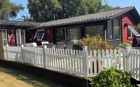 Aiske - 700M from the Sea: Haus, Dach, Hütte, Zuhause, Zaun, Lattenzaun, Home Fechten, Abstellgleis, Veranda, Garten