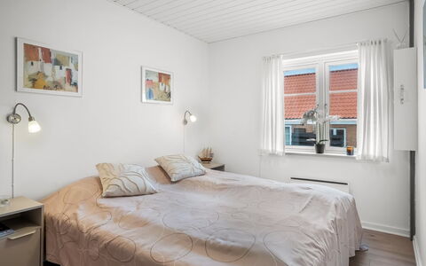 Ineke - 200M from the Sea: Bett, Schlafzimmer, Wand, Bettdecke, Interior Design, Decke, Bedding, Holz, Möbel, Fussboden