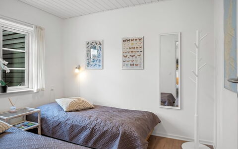 Ineke - 200M from the Sea: Interior Design, Flooring, Fussboden, Möbel, Holz, Decke, Schlafzimmer, Bett, Holzboden, Zimmer