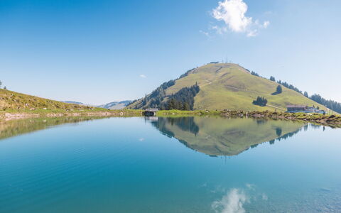 Weidach 10 Top 6: Himmel, Blau, Wasser, Gewässer, Bergforms, Natürliche Landschaft, Berg, Hügel, Bank, Hochland