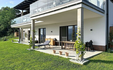 Karawanken Panorama: Veranda, Zuhause, Wohngebiet, Haus, Balkon, Grundstueck, Tür, Estate, Schatten, Bauernhaus