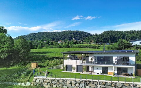 Karawanken Panorama: Gras, Haus, Landschaft, Zuhause, Ländliches Gebiet, Grundstueck, Wolke, Dach, Hütte
