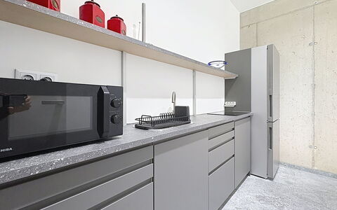 Karawanken Panorama: Küche, Major Appliance, Küchengerät, Countertop, Haushaltsgerät, Interior Design, Cabinetry, Herd, Wohnung