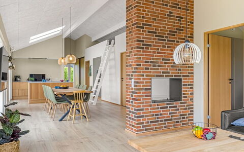 Illona - 200M from the Sea: Wand, Flooring, Holz, Interior Design, Möbel, Decke, Fussboden, Holzboden, Zimmer, Zuhause