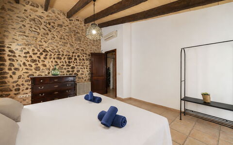 Can Toni: Wand, Interior Design, Fussboden, Flooring, Decke, Möbel, Zimmer, Bett, Schlafzimmer, Hartholz