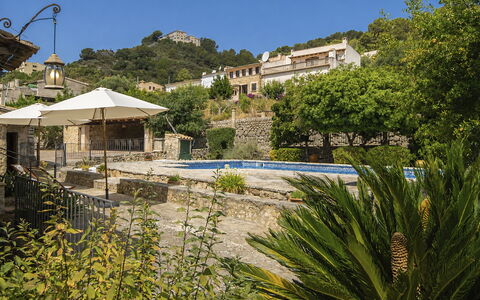 Can Toni: Baum, Landschaft, Estate, Dorf, Landscaping, Hazienda, Bergdorf, Villa, Eco Hotel