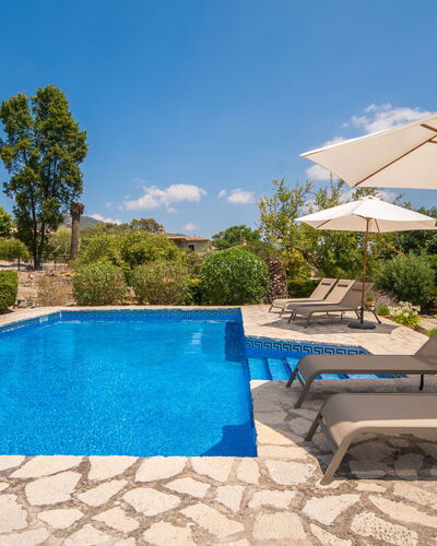Can Toni: Blau, Schwimmbad, Wasser, Gartenmöbel, Sonnenliege, Resort, Flagstone, Verbundwerkstoff, Schatten, Landscaping