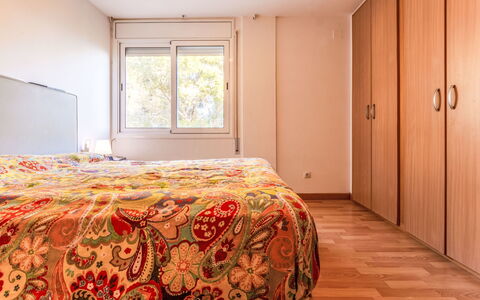 Faro Grande Salou: Bett, Interior Design, Möbel, Schlafzimmer, Bettdecke, Wand, Zimmer, Fussboden, Bedding, Flooring