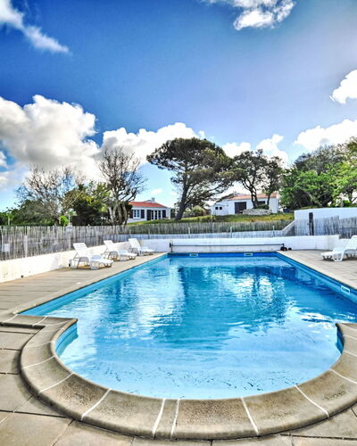 Les Cariatides 8: Schwimmbad, Resort, Landscaping, Gartenmöbel, Ferienort, Hotel, Eco Hotel