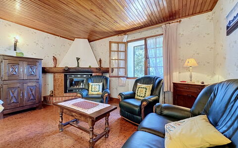 La Bergerie de Portes: Möbel, Interior Design, Flooring, Decke, Holz, Fussboden, Zimmer, Couch, Wohnzimmer, Beleuchtung