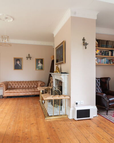 Walltree House