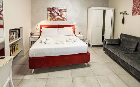 Colazza 100: Flooring, Fussboden, Möbel, Interior Design, Zimmer, Bett, Schlafzimmer, Wohnung, Decke, Bettdecke